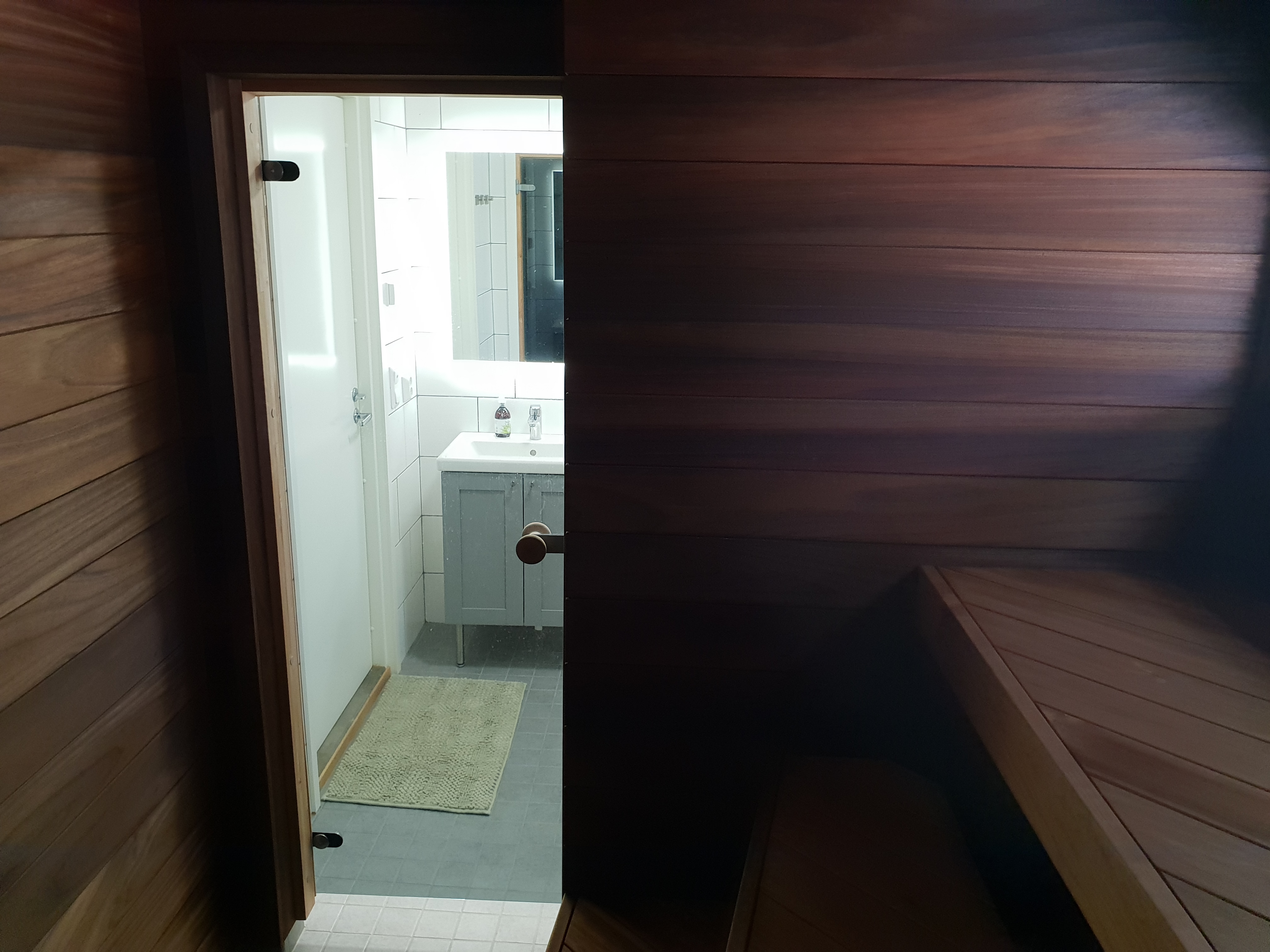 Mökin uudistettu sauna
