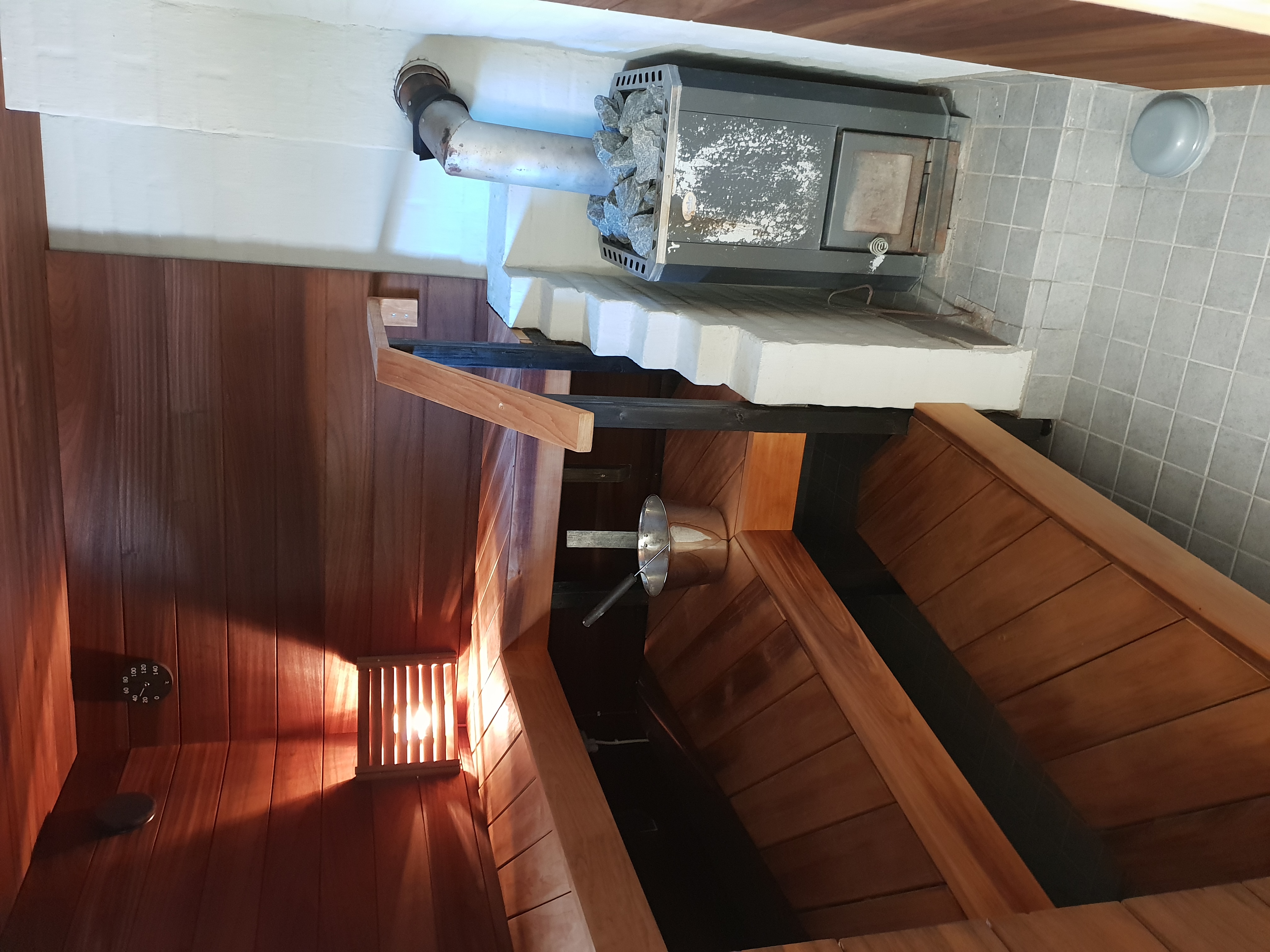 Mökin uudistettu sauna